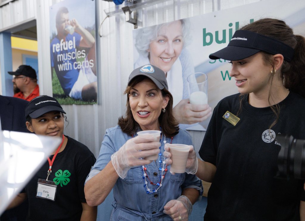 governor kathy hochul visits great 88427965 vEdlwP