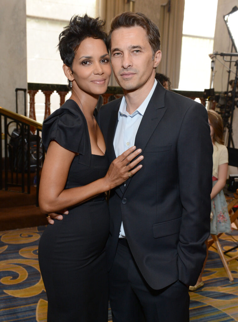 october 05 actors halle berry 28394002 iCuF1X