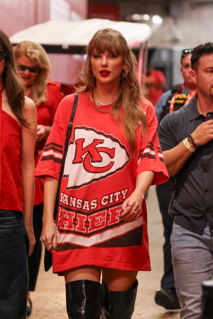 taylor swift arrives stadium nfl 89752126 1Ehpro