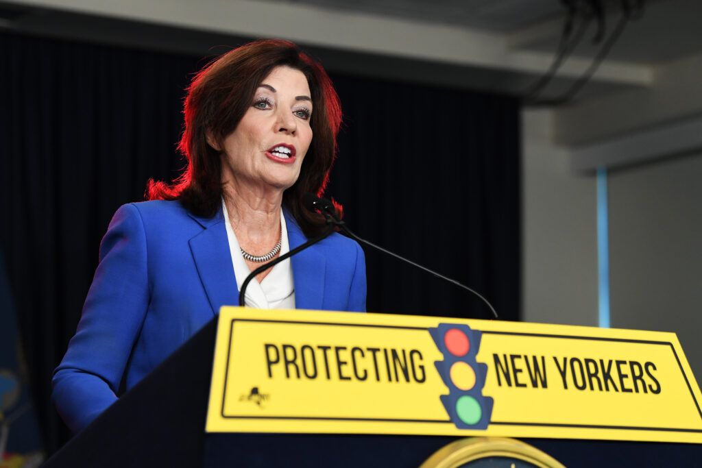 102324 ny governor kathy hochul 92223084 2RBxOq