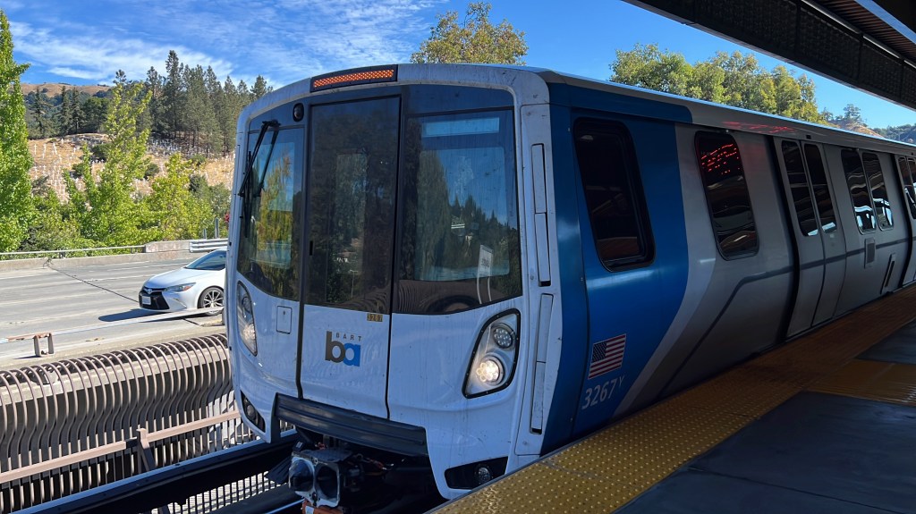 bart train stopped lafayette station 92364180 Jjnk4e