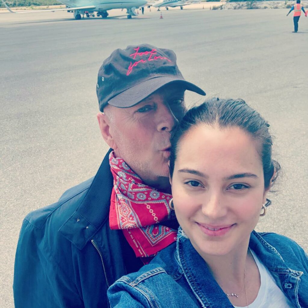 bruce willis social media photos 8568392 UujCED