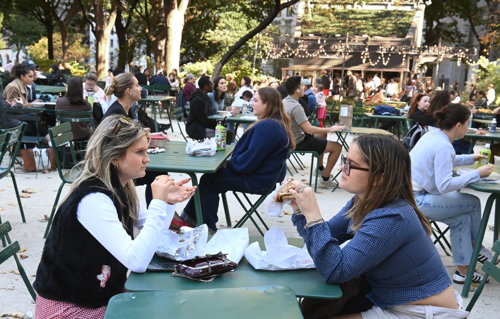 crowd eating lunch madison square 92359926 kVBswl