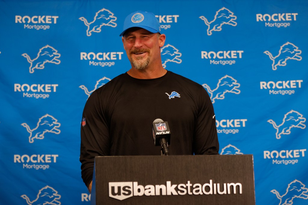 detroit lions head coach dan 92056107 igpCSg