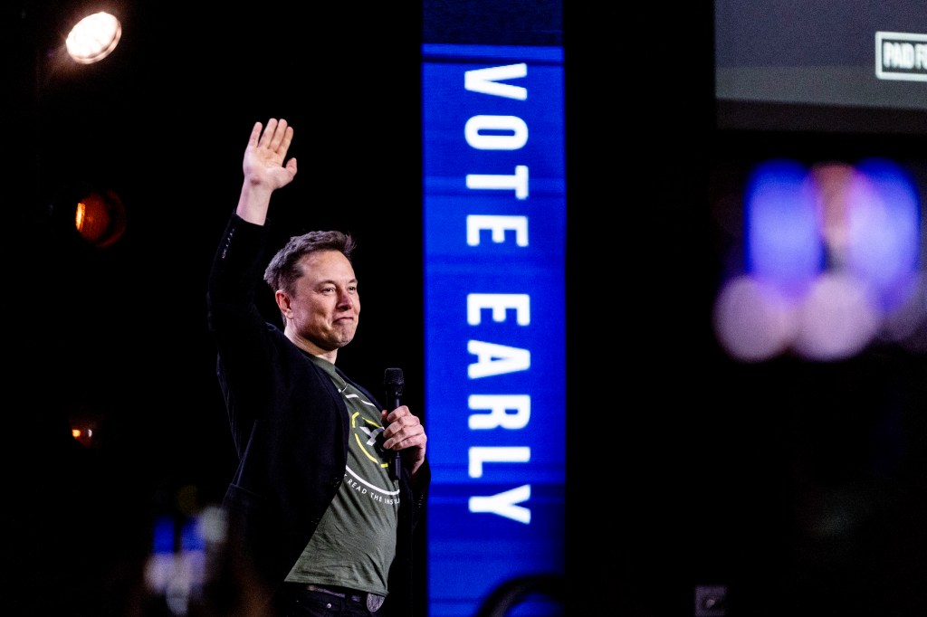 elon musk gestures speaks life 91991874 yg4SO4