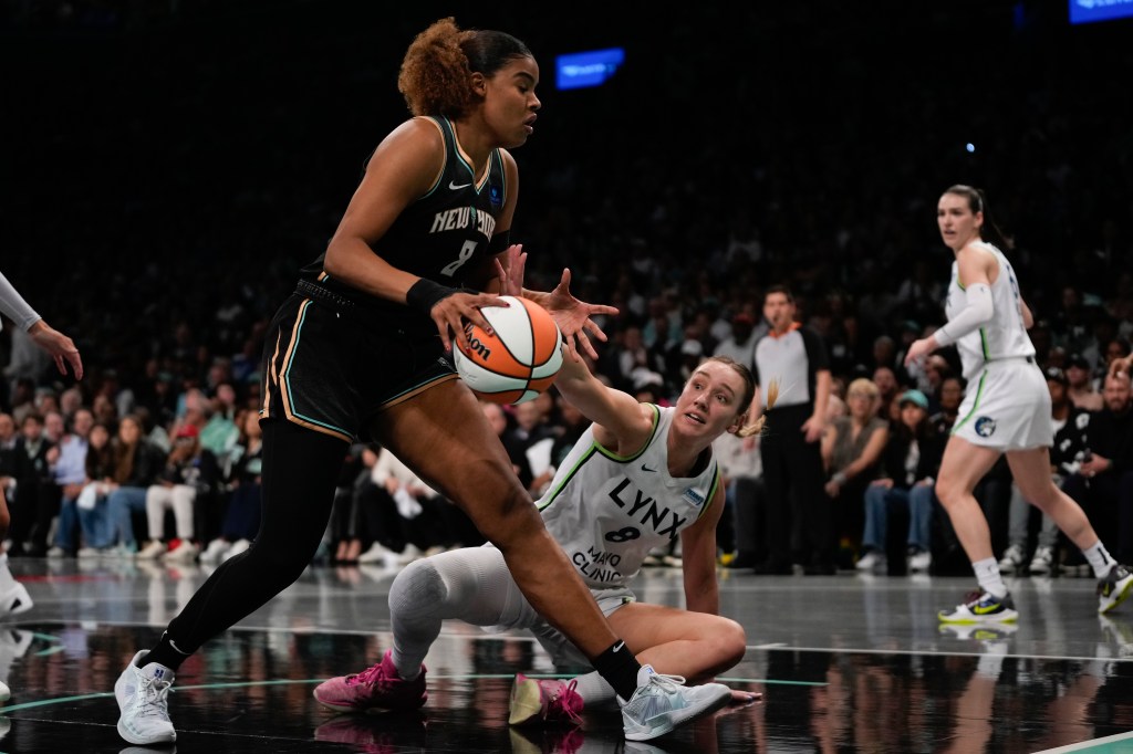 grabs control rebound minnesota lynx 92067858 CN6vD4