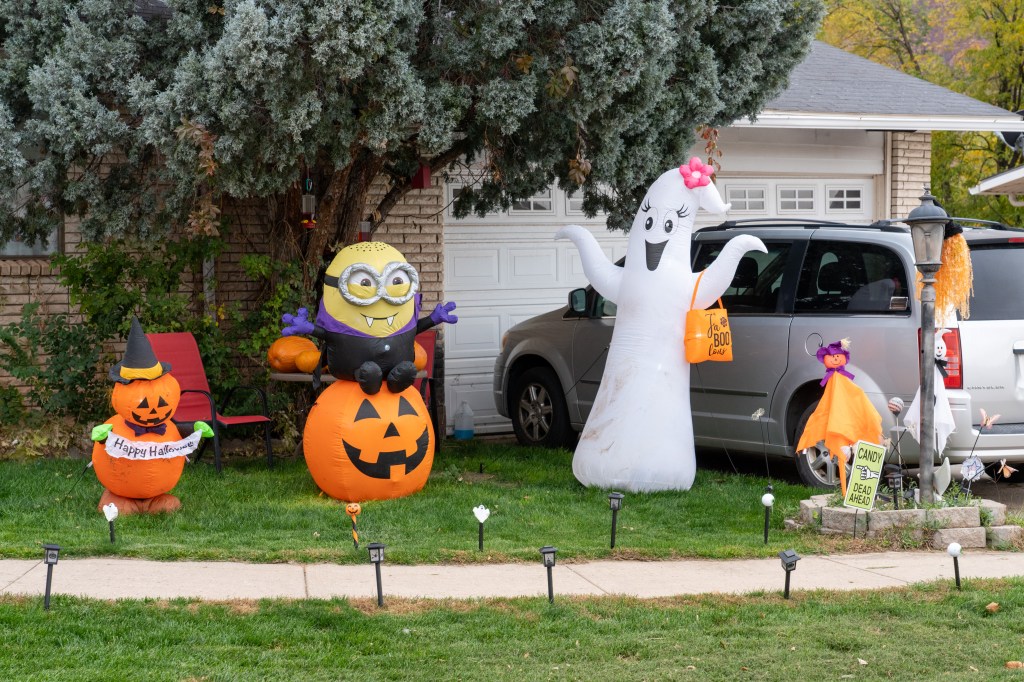 humorous inflatable halloween decorations front 6480739 Teiyvk