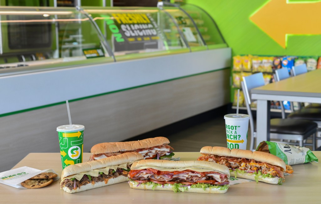 image gallery includes subway restaurant 87761884 wFAymt