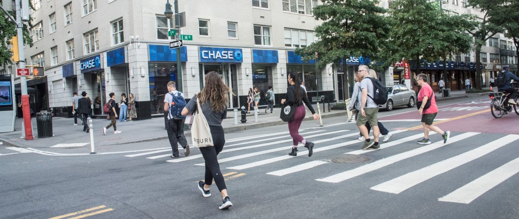 jaywalking 5th avenue 14th street 90770919 eHdwvq