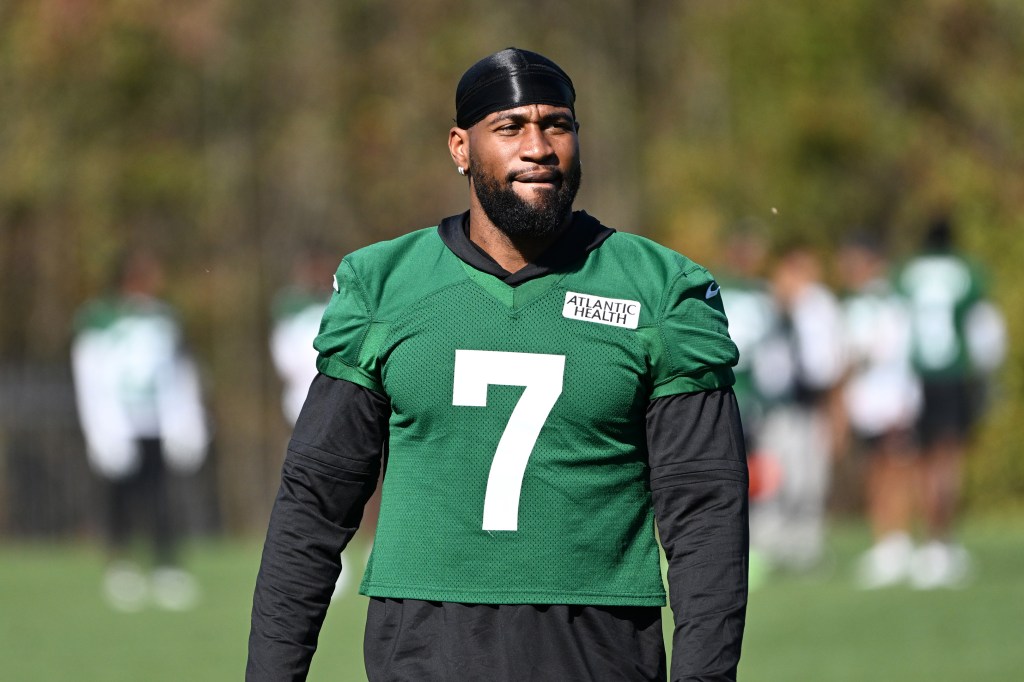 jets haason reddick stretches practice 92304277 PMSGy9