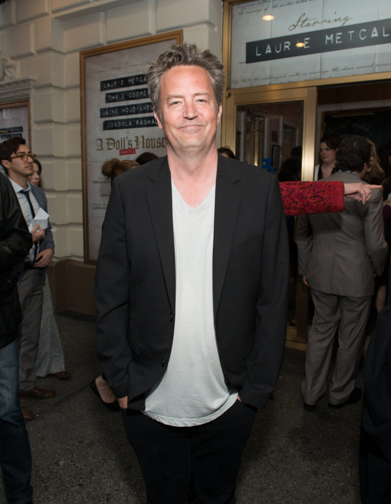 matthew perry attends opening night 71718567 YxohuR