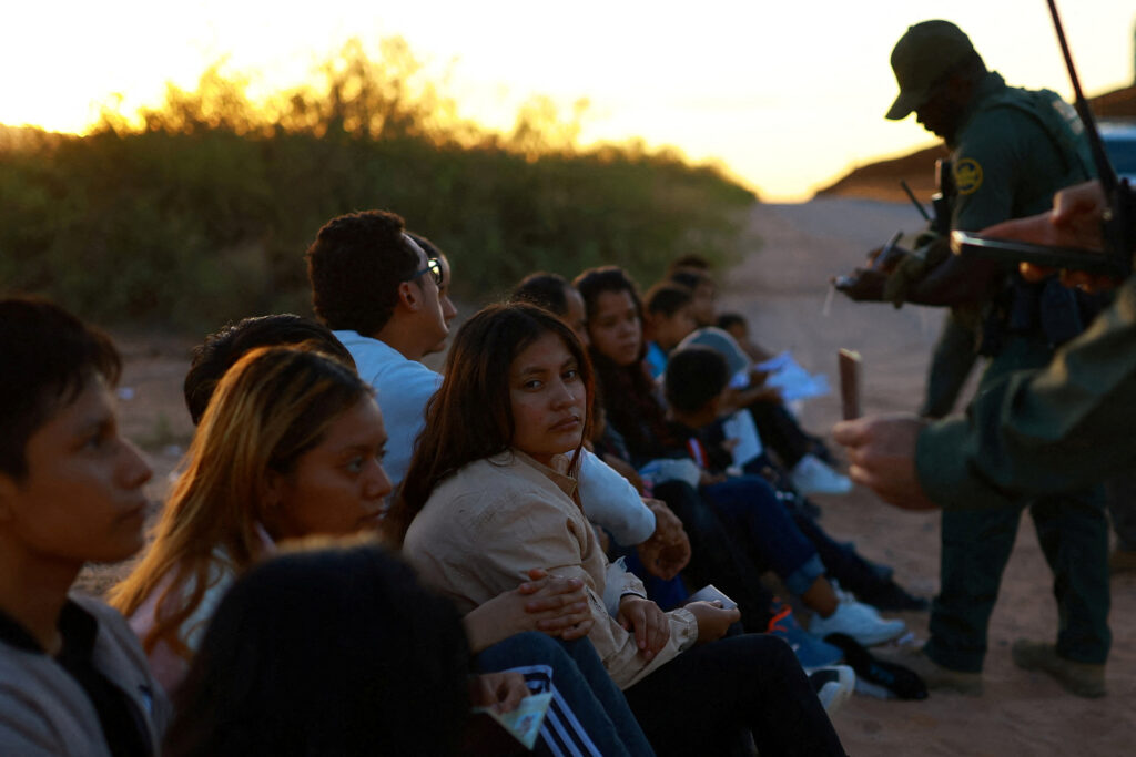 migrants detained u s border 90736582 a8c0c3 ODHvBG