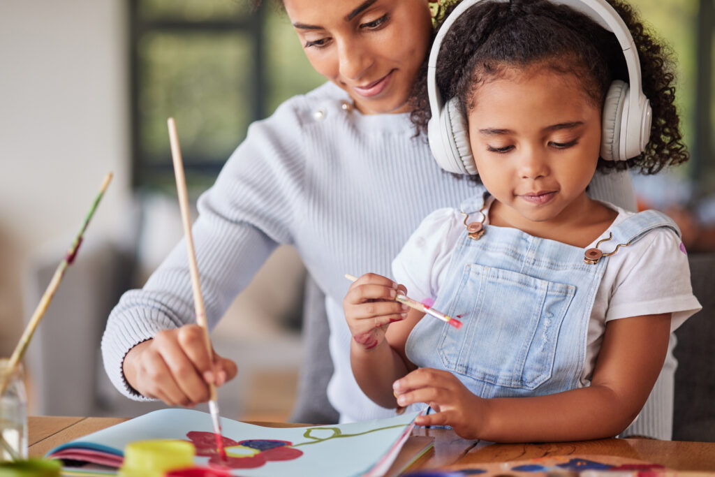 mother girl bonding painting activity 85595908 jgFaDQ