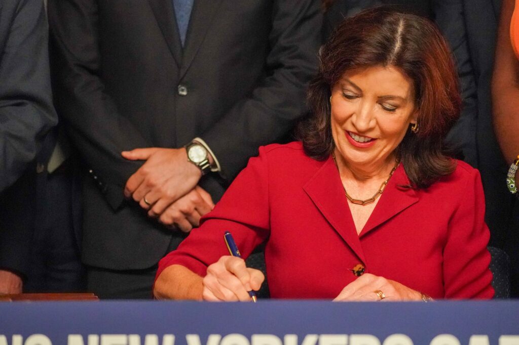 nys gov kathy hochul signed 85286396 e1729121505191 v5I5un