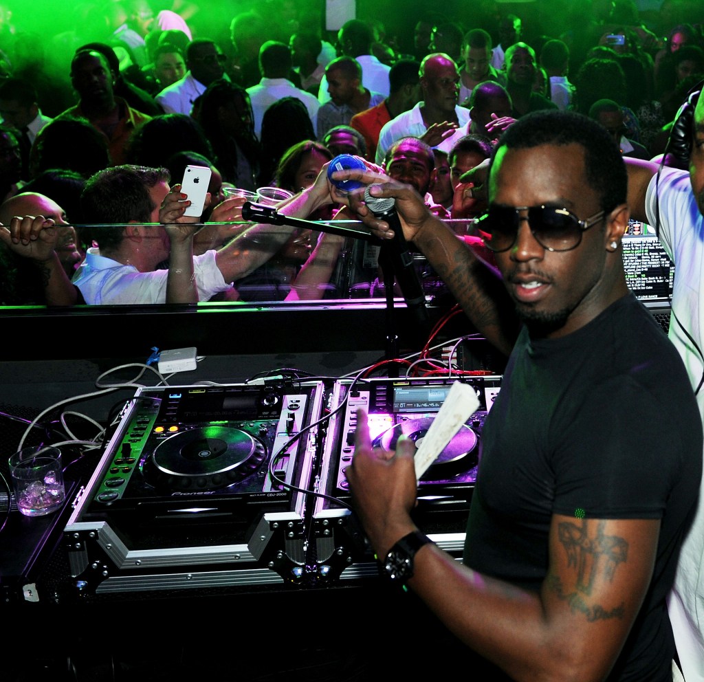 p diddy hosts black white 34284905 HdXMWY