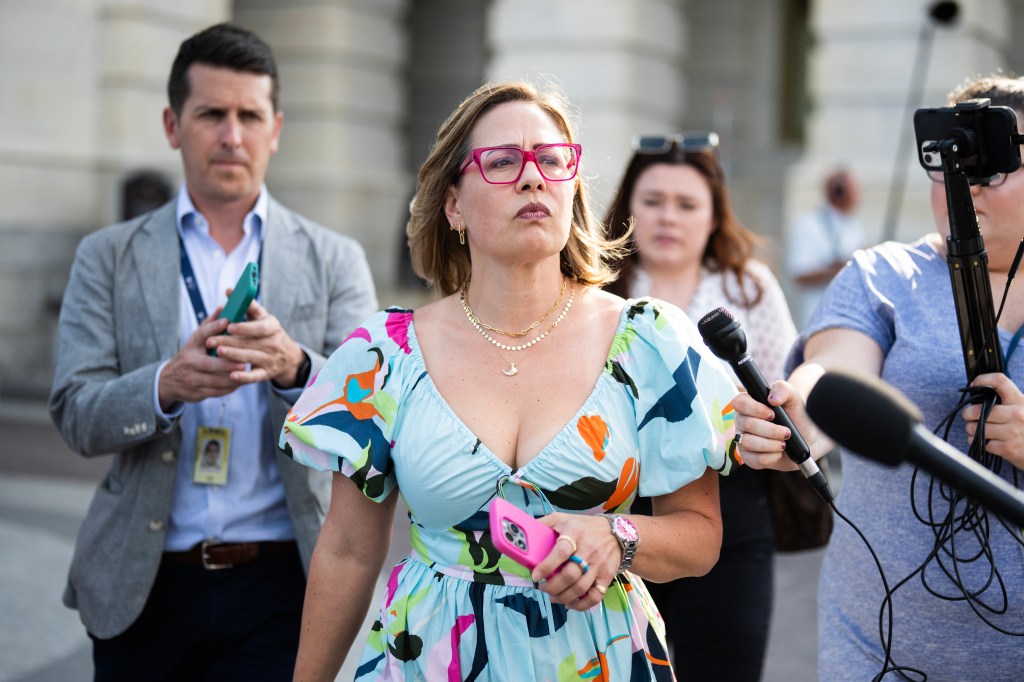 sen kyrsten sinema i ariz 91670953 8nrAgI