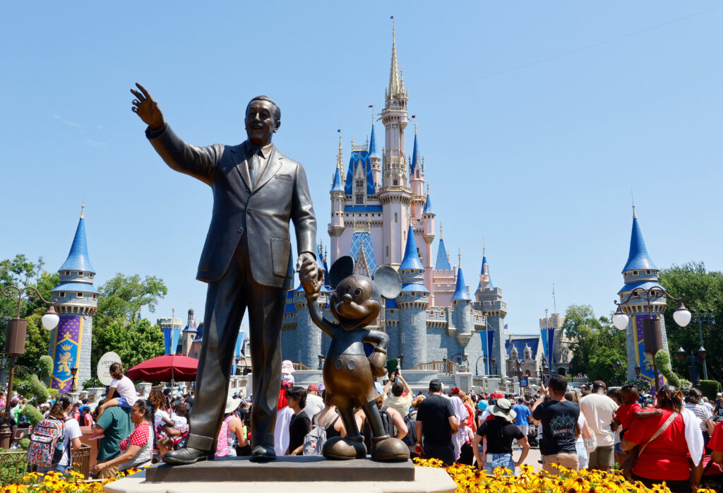 statue walt disney mickey mouse 85876824 KqCxC9