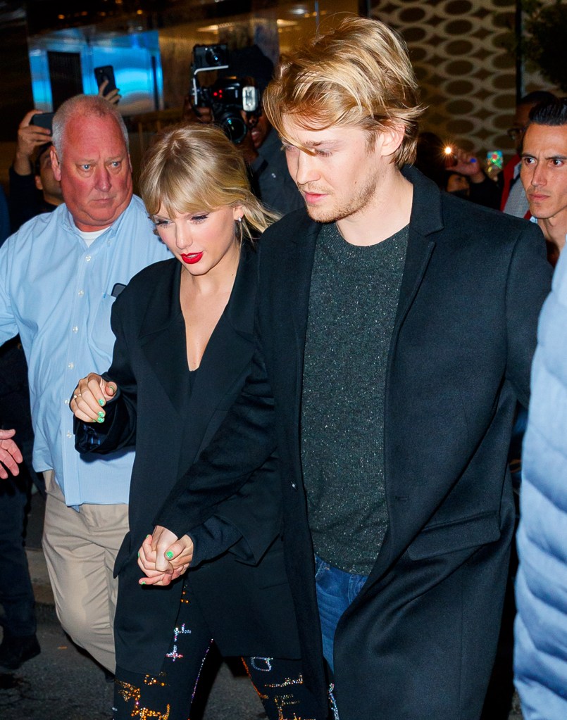 taylor swift joe alwyn depart 6042267 uFhUpJ