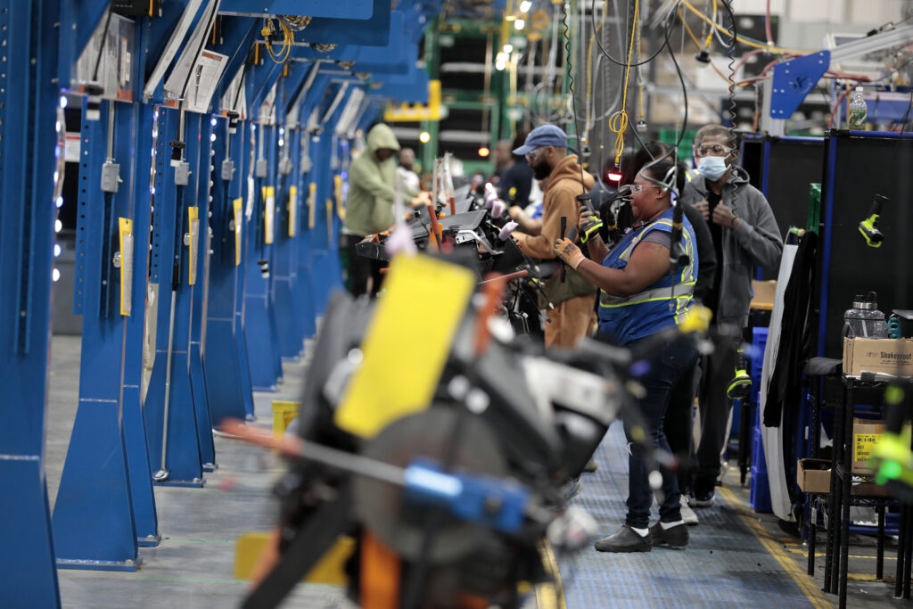 election swing state michigan auto plant workers 03 t9EdYx