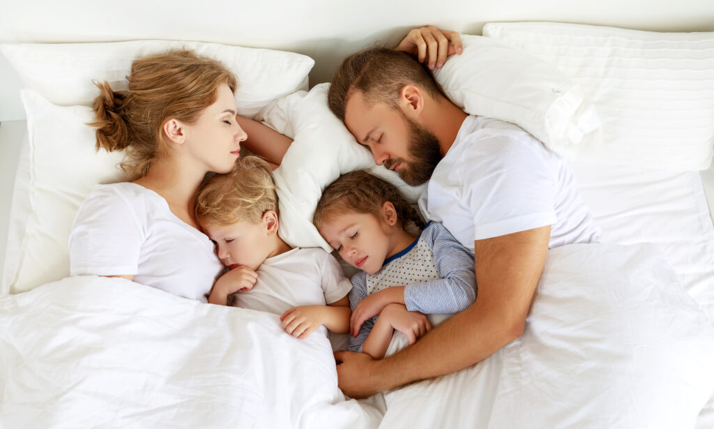 healthy sleep happy family parents 92815285 gIRxbp