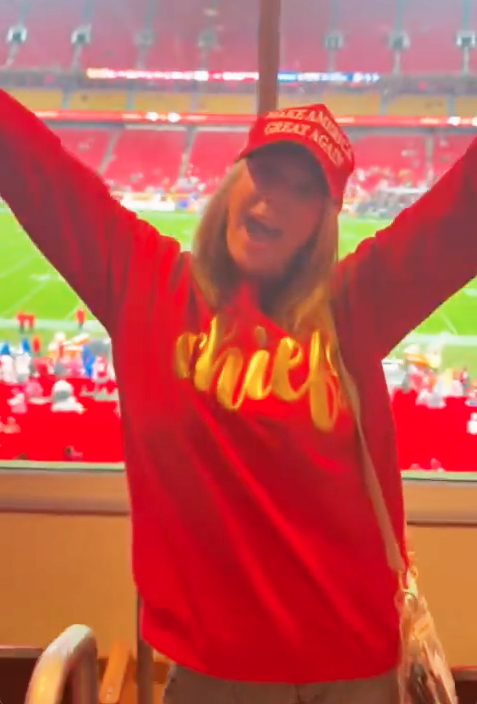 patrick mahomes mom wears maga 93048483 41lqB9