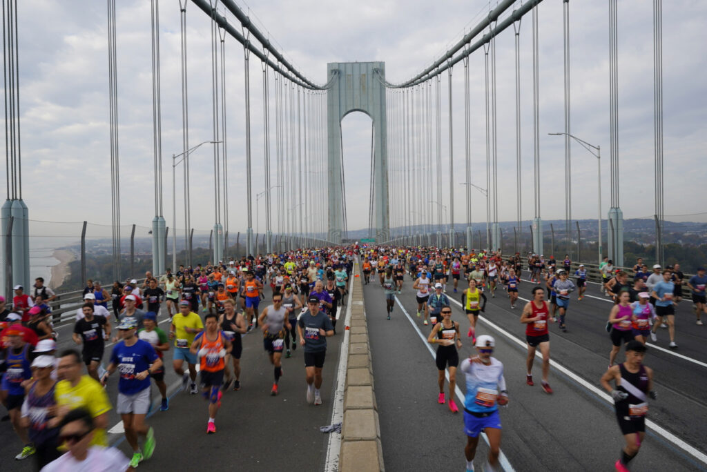 runners cross verrazzano narrows bridge 92877922 TDF0wh