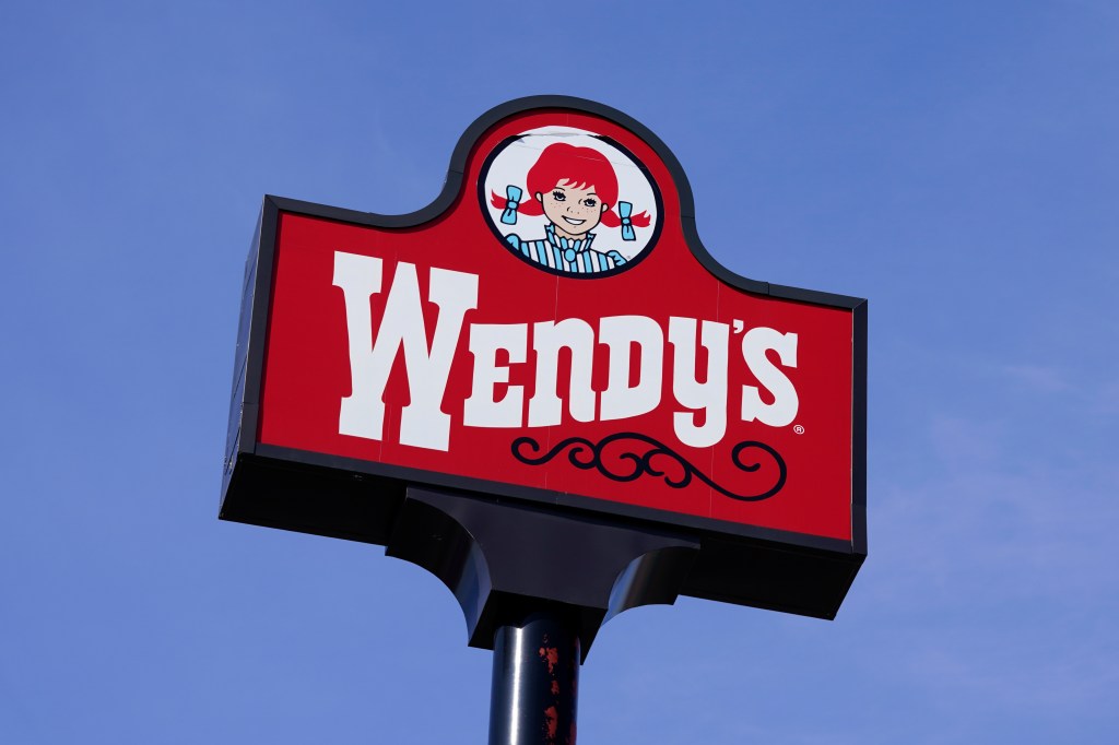 sign wendys restaurant stands one 92814355 NBSe0e