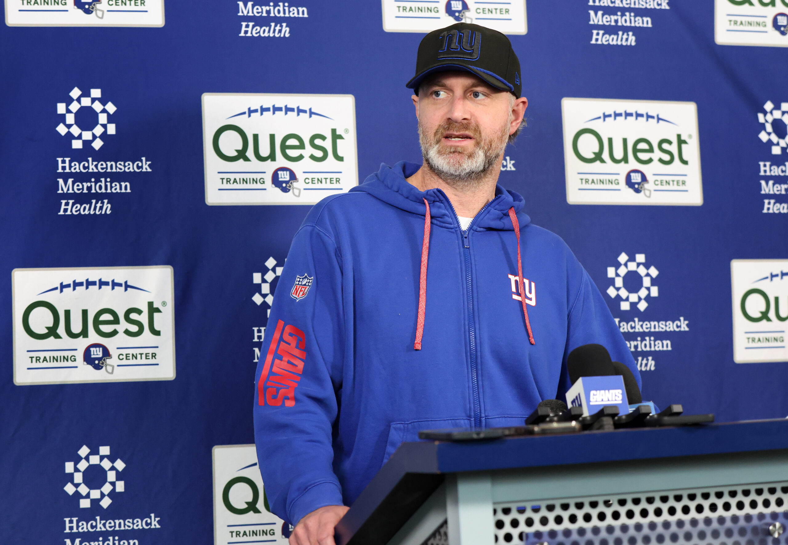 wp content2Fuploads2Fsites2F22F20242F122Fdefensive coordinator shane bowen speaking 94082376 RMhO3H scaled