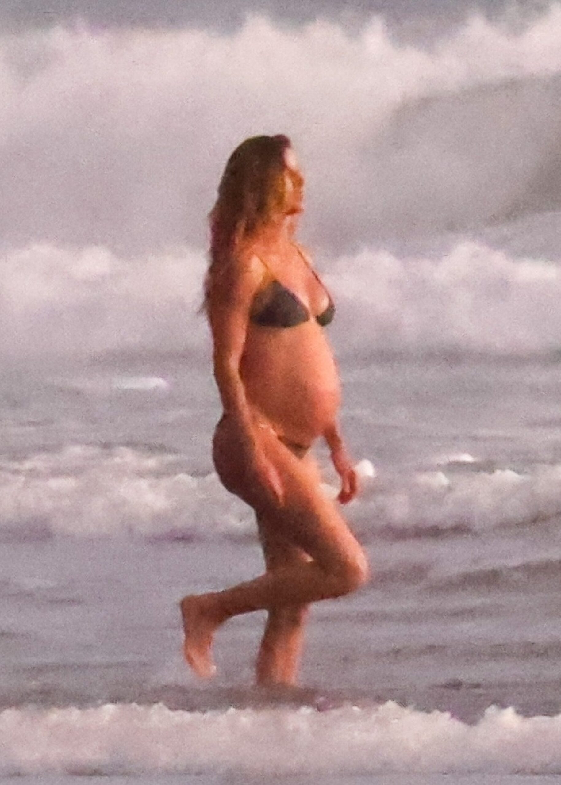 wp content2Fuploads2Fsites2F32F20242F122F52pm et pregnant gisele b 96005672 Cw9vT1 scaled