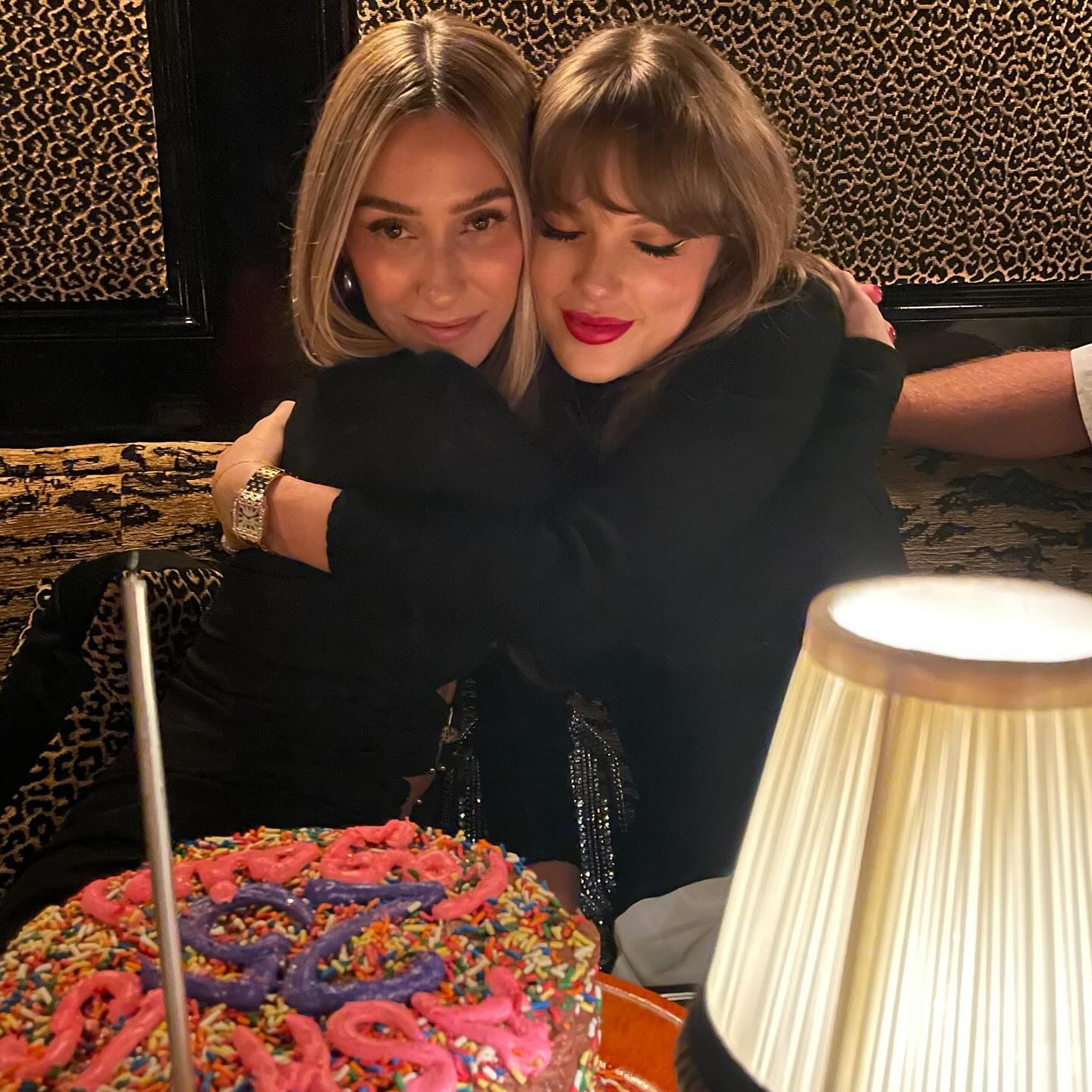Taylor Swift gives BFF Ashley Avignone a big squeeze while celebrating stylist’s birthday in NYC 1 wp content2Fuploads2Fsites2F32F20242F122Fwww instagram com p delmqc2x49t 95981724