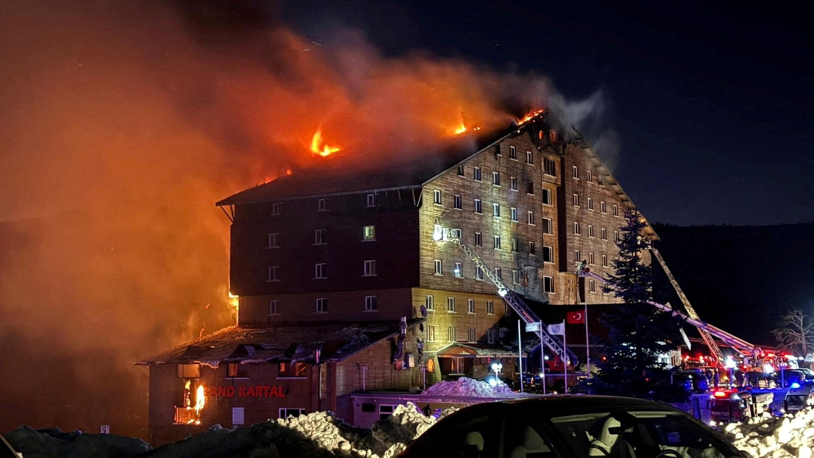 At least 10 dead, 32 injured in hotel fire at ski resort in Turkey 1 wp content2Fuploads2Fsites2F22F20252F012F2025 01 21T074700Z 2124390843 RC27ECAJEURY RTRMADP 3 TURKEY FIRE CvQFN4