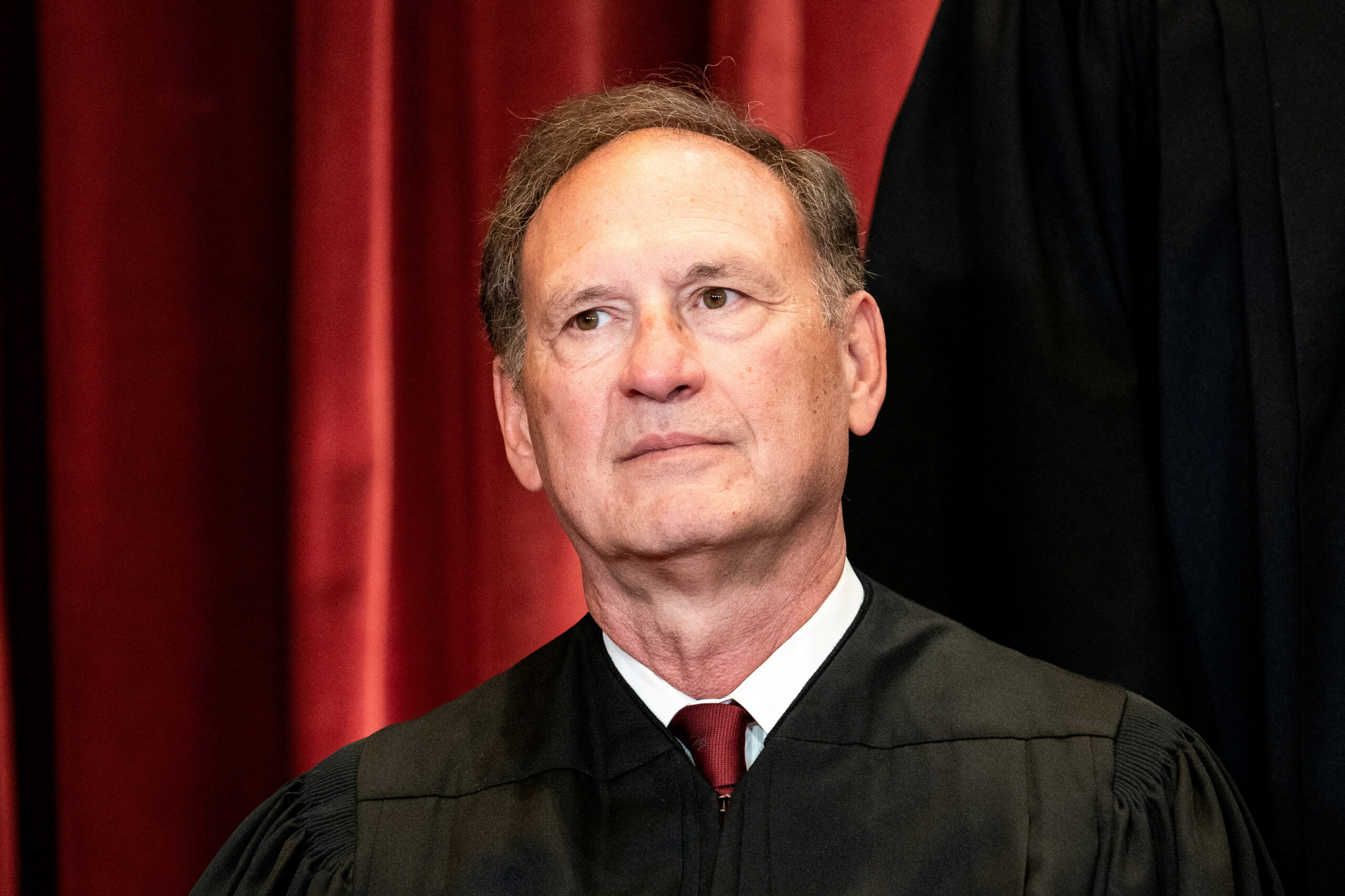 Justice Alito mockingly asks whether people visit Pornhub for articles ‘like the old Playboy magazine’ 1 wp content2Fuploads2Fsites2F22F20252F012Fassociate justice samuel alito poses 12996374 Rqsd8D scaled