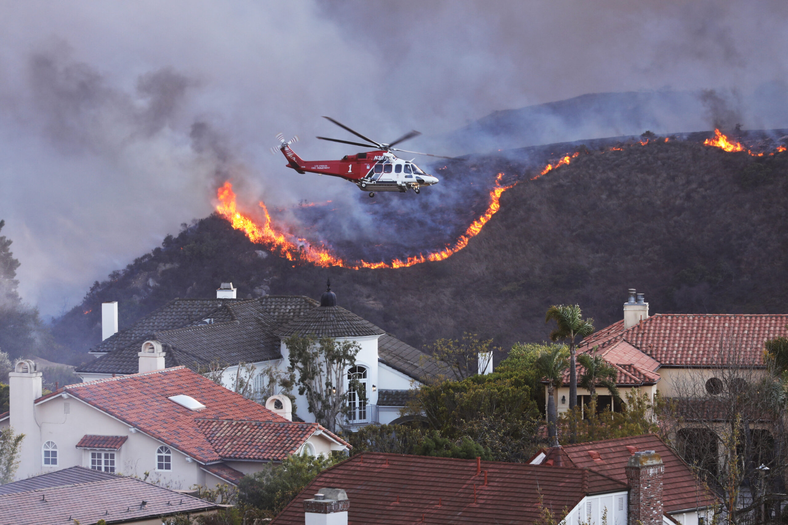 wp content2Fuploads2Fsites2F22F20252F012Fburning pacific palisades upscale spot 96381872 1kVg6f scaled