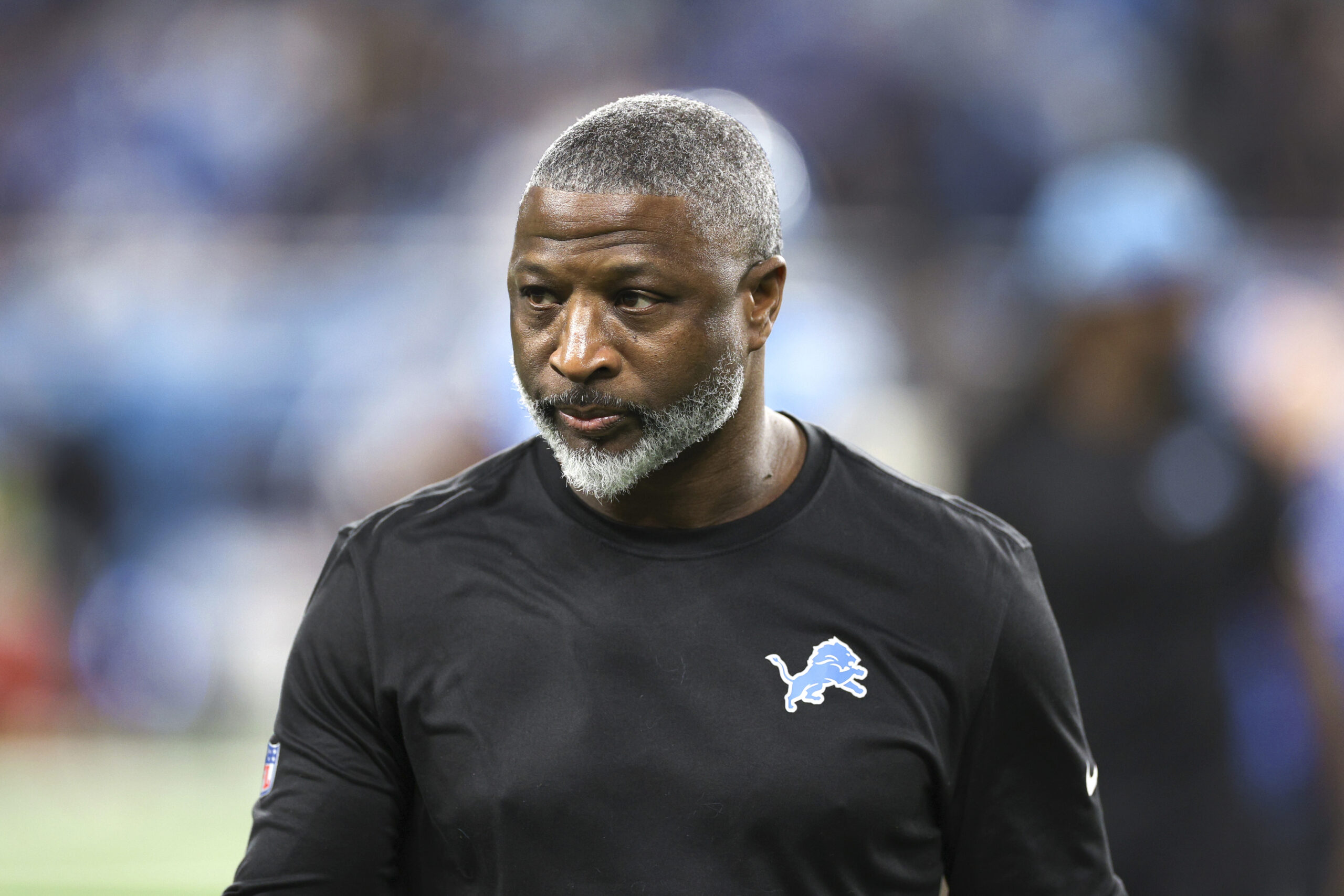 wp content2Fuploads2Fsites2F22F20252F012Fdetroit lions defensive coordinator aaron 96934289 4229e3 khfaL9 scaled