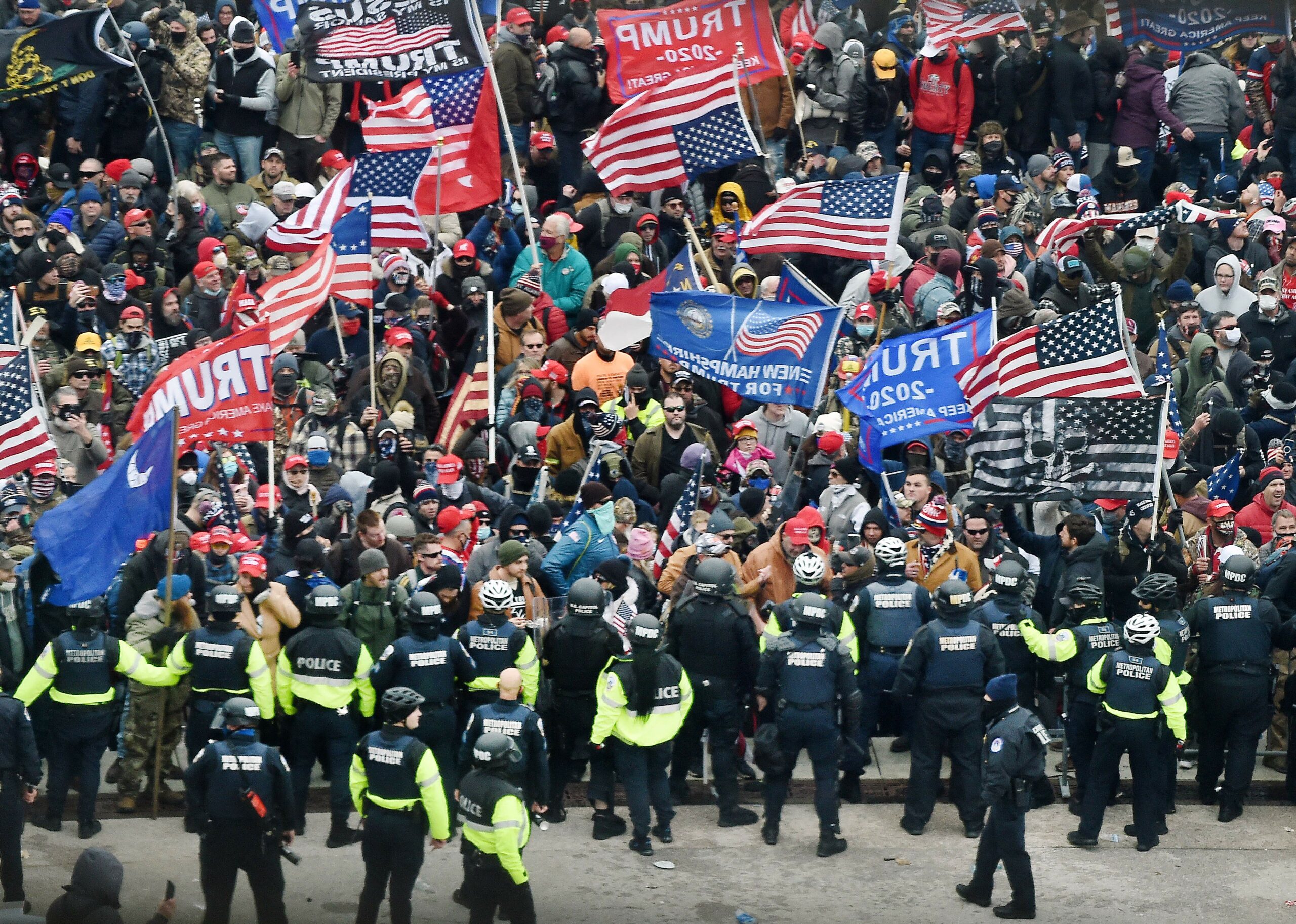 wp content2Fuploads2Fsites2F22F20252F012Fdonald trumps supporters stormed session 96414983 lBQ8VS scaled