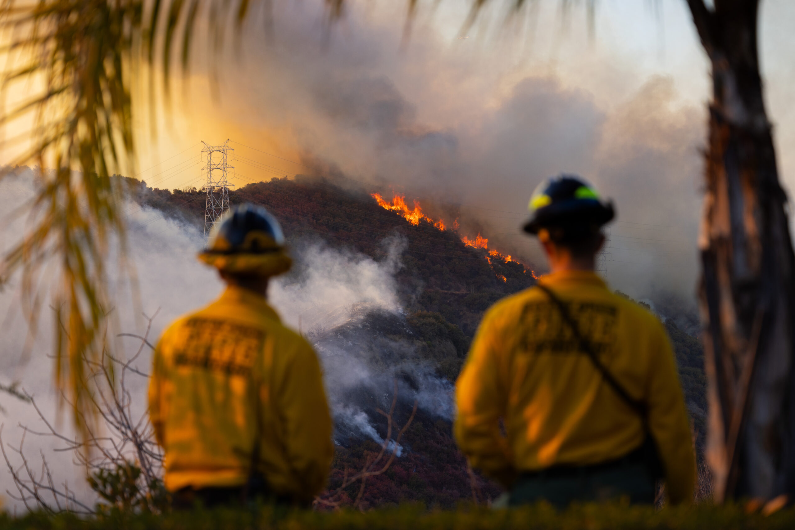 LA firefighters race against the clock to contain blazes as chance of high winds next week looms 1 wp content2Fuploads2Fsites2F22F20252F012Ffirefighters orem utah keep eye 96800571 fUva6E scaled