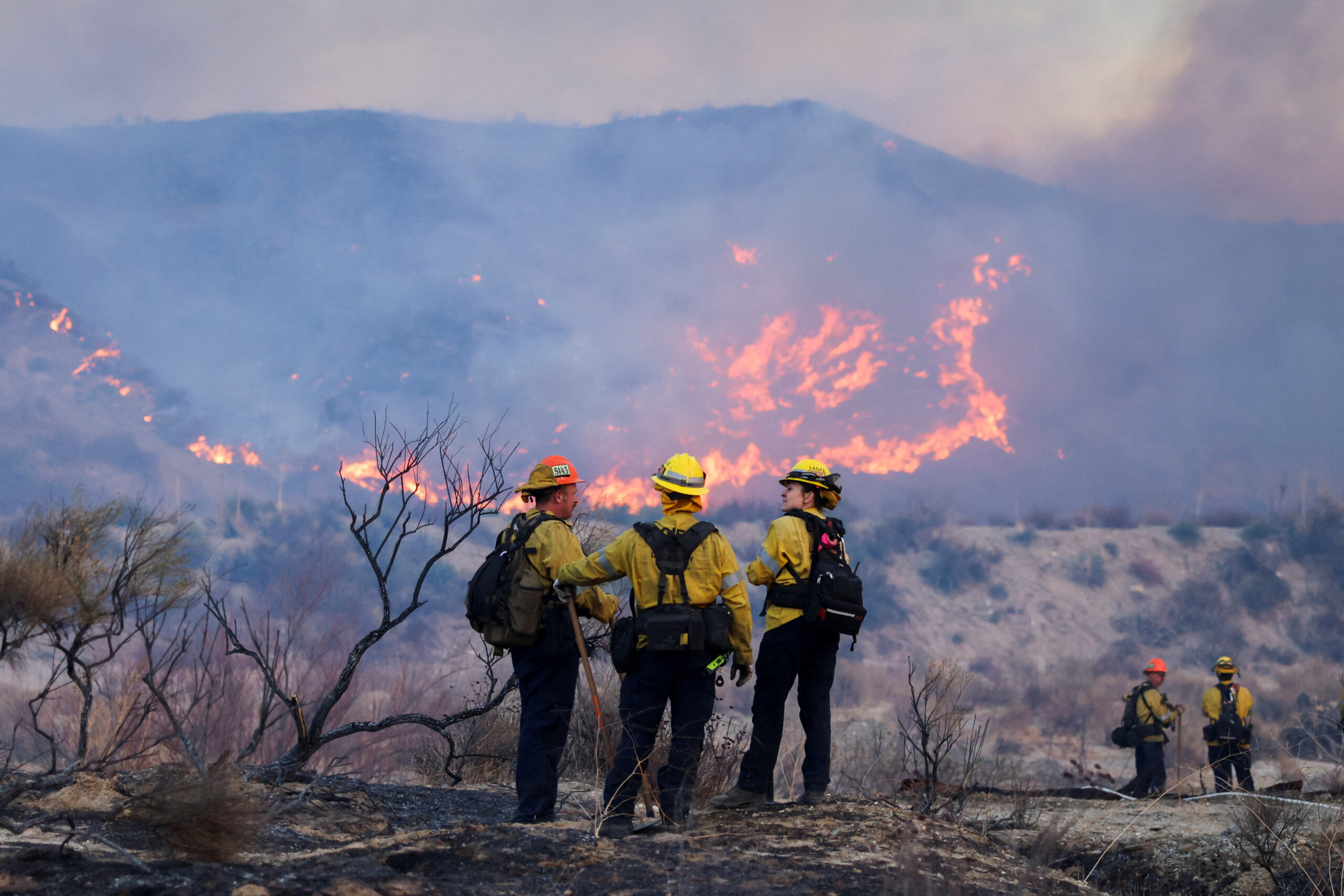 Sepulveda Fire looms over Bel Air while ‘nuclear’ Hughes blaze burns toward town of 20K people in LA County 1 wp content2Fuploads2Fsites2F22F20252F012Ffirefighters work hughes fire burns 97174875 h55whM scaled