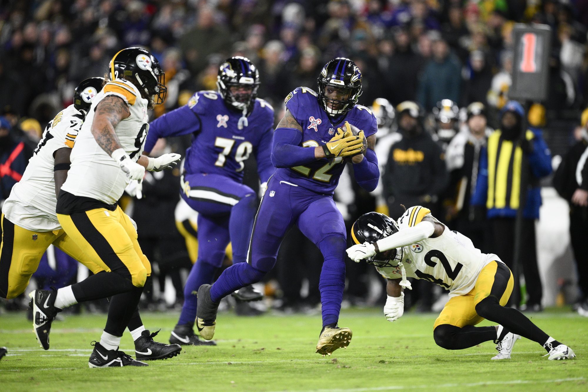 wp content2Fuploads2Fsites2F22F20252F012Fruns ball pittsburgh steelers second 95717810 e1736169817295 upm03R