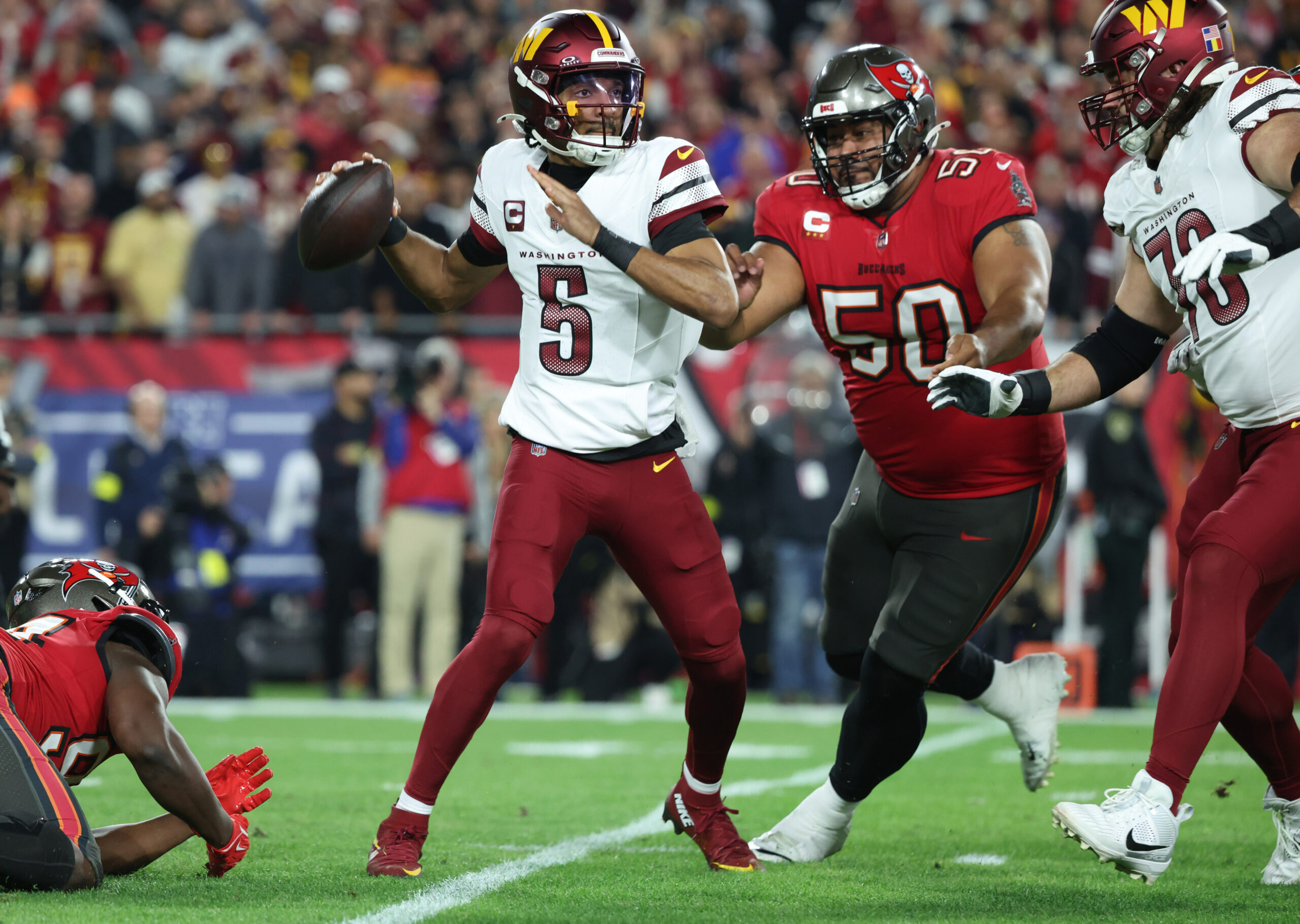 wp content2Fuploads2Fsites2F22F20252F012Fthrows tampa bay buccaneers defensive 96620149 OvIVQa scaled