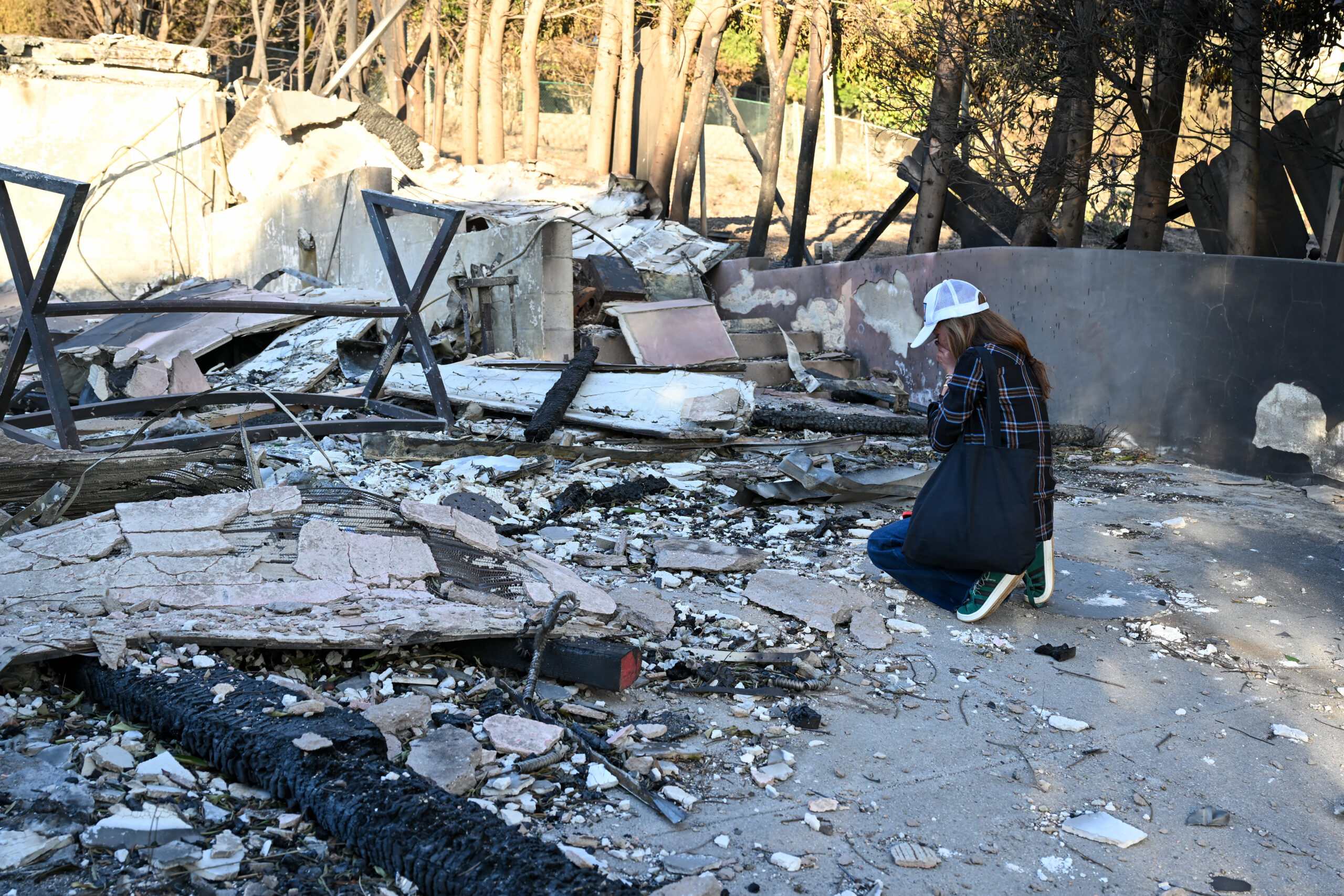 LA renters concerned over hikes as wildfires squeeze California’s already tight rental market 1 wp content2Fuploads2Fsites2F22F20252F012Fview burned houses malibu beach 96640375 Zx5HBX scaled