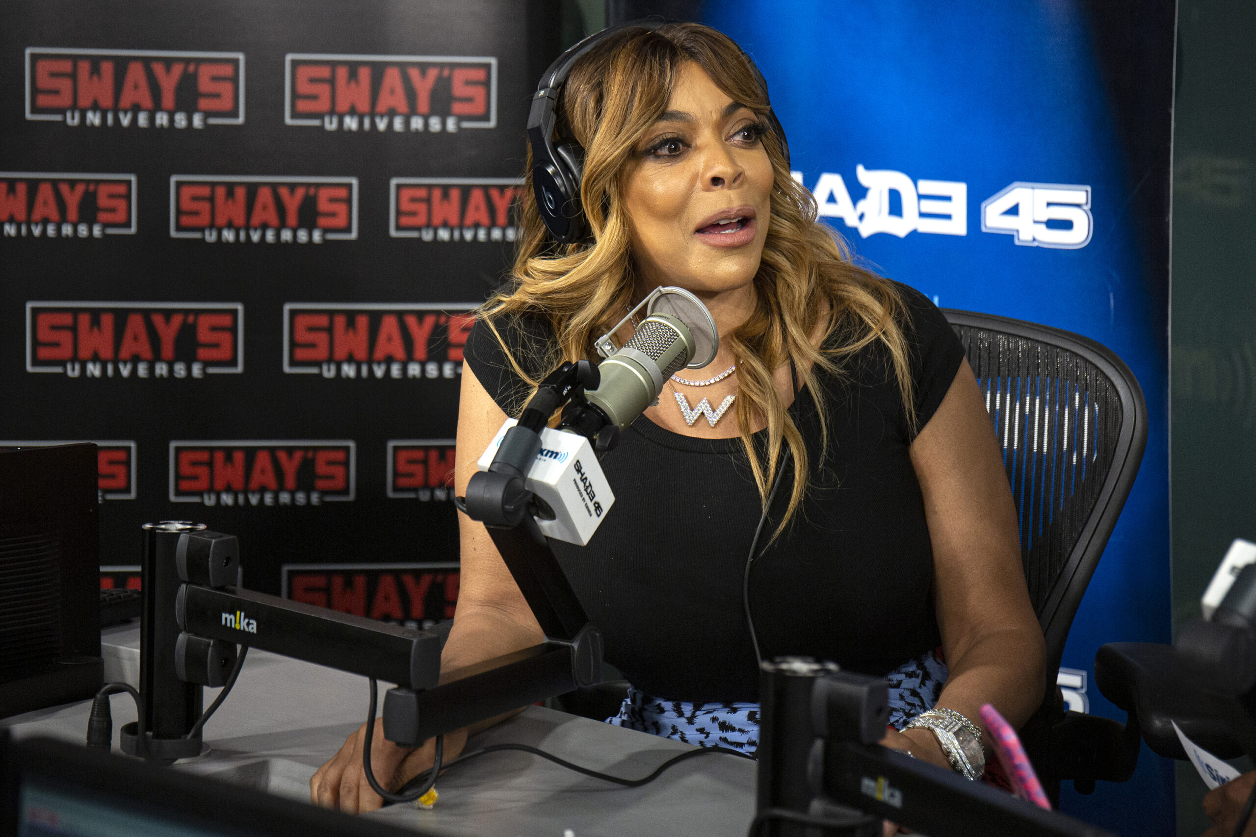 wp content2Fuploads2Fsites2F22F20252F012Fwendy williams visits siriusxm studios 96793985 yvLX8Y scaled