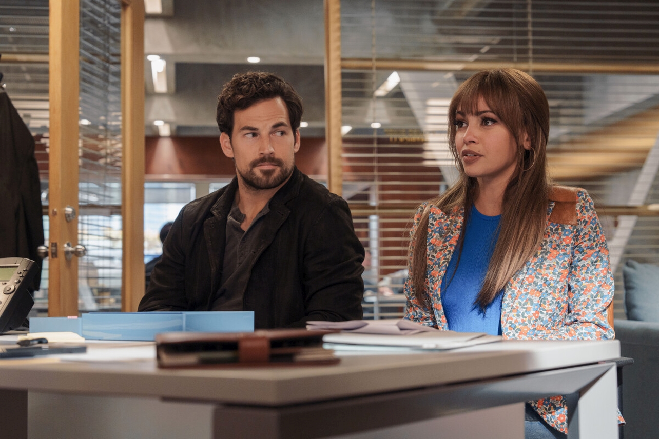 Stream It Or Skip It: ‘Wild Cards’ On Prime Video, Where A Cop And A Con Artist Team Up To Solve Crimes 1 wp content2Fuploads2Fsites2F22F20252F012Fwild cards 1 Qry2cH