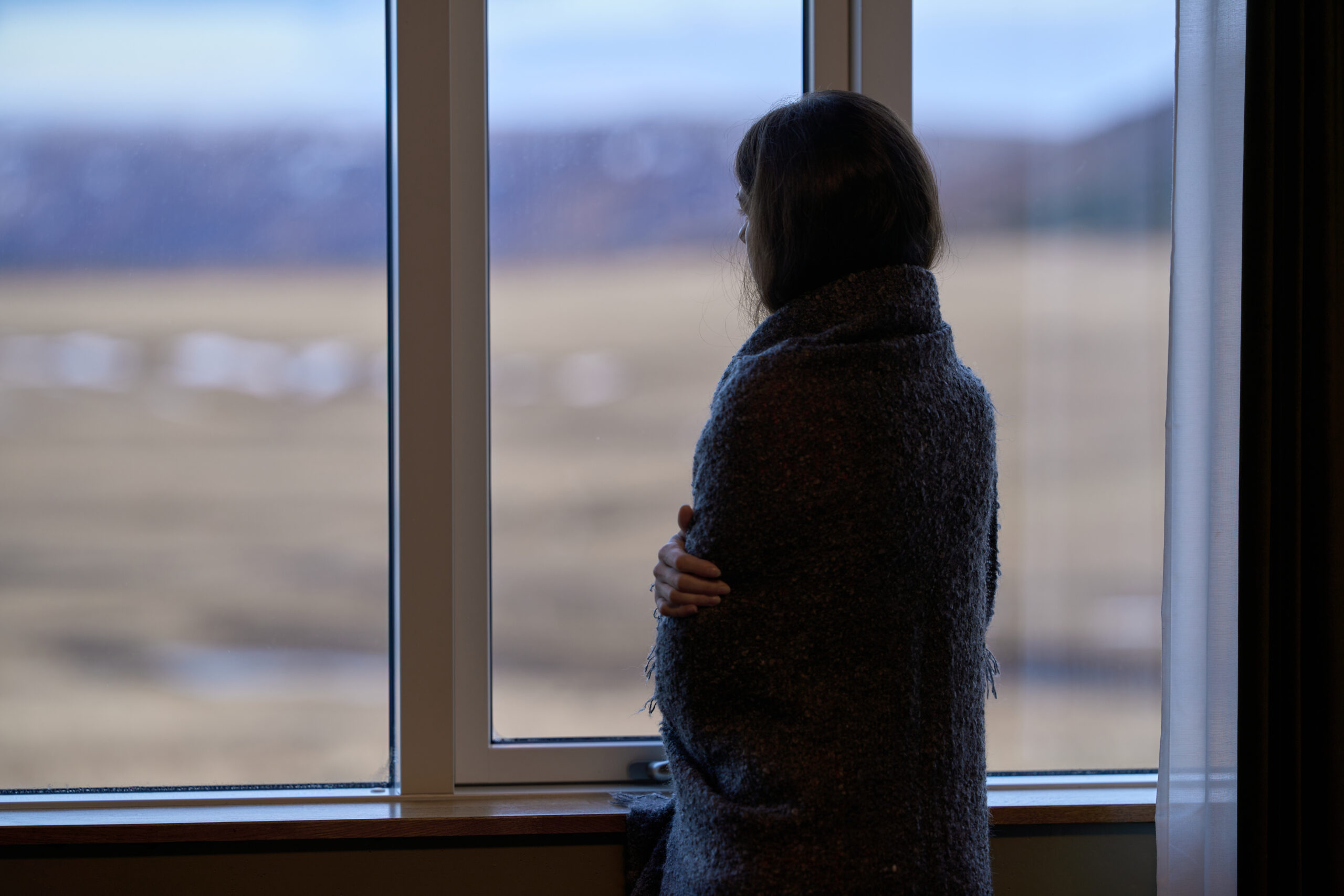 I’m a psychologist — 6 tips for battling seasonal affective disorder including ‘small’ tasks that make a big difference 1 wp content2Fuploads2Fsites2F22F20252F012Fwoman looking window overcast landscape 96115424 G5EQnP scaled
