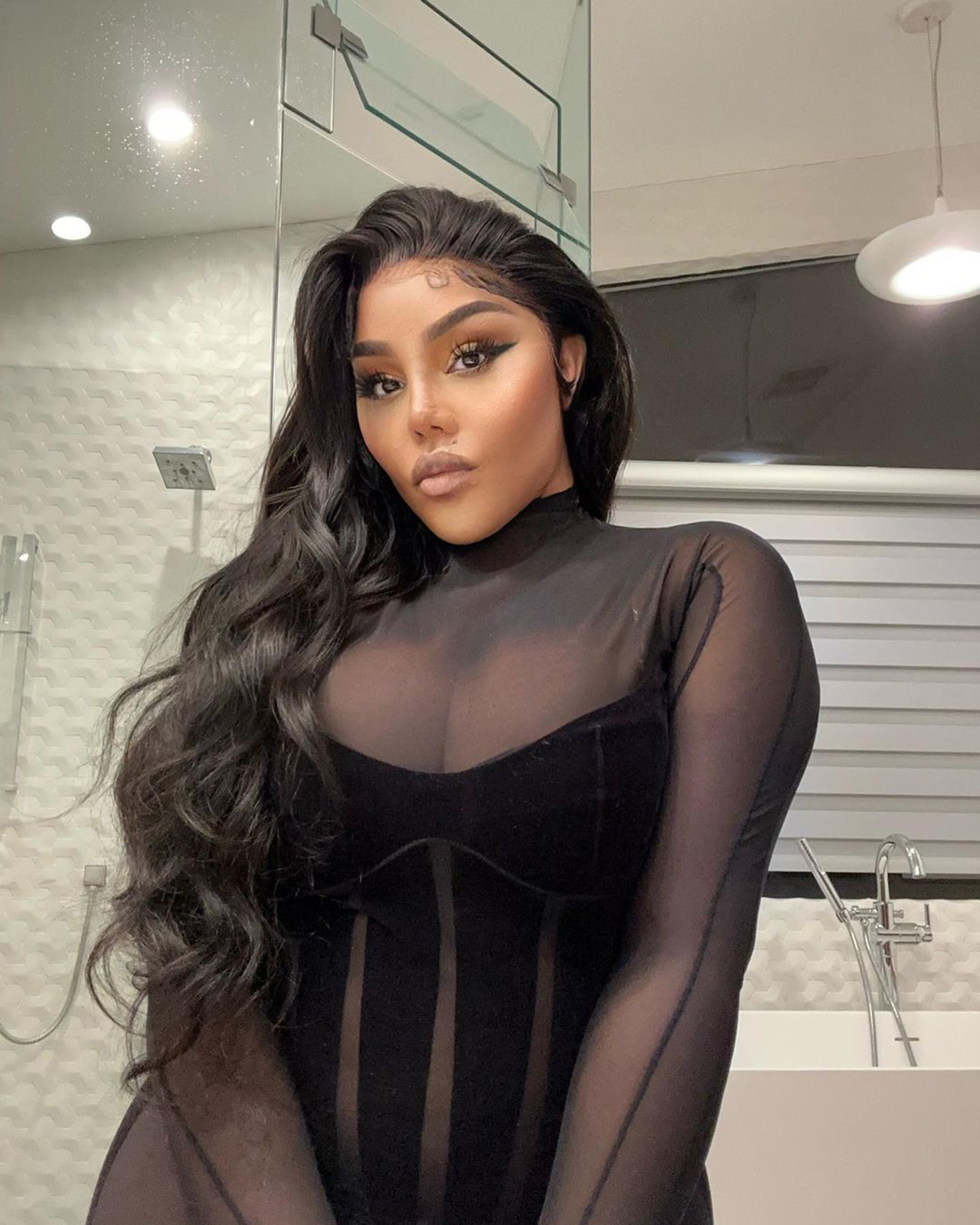 Lil Kim prays for a ‘monsoon’ to hit LA amid ‘heartbreaking’ fires 1 wp content2Fuploads2Fsites2F32F20252F012Febonys photography director speaks heavily 39970850