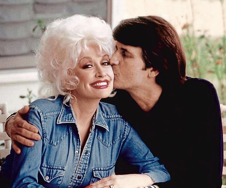 wp content2Fuploads2Fsites2F22F20252F032Fdolly parton husband carl thomas 99721524 2b2bf2 dmRRwt