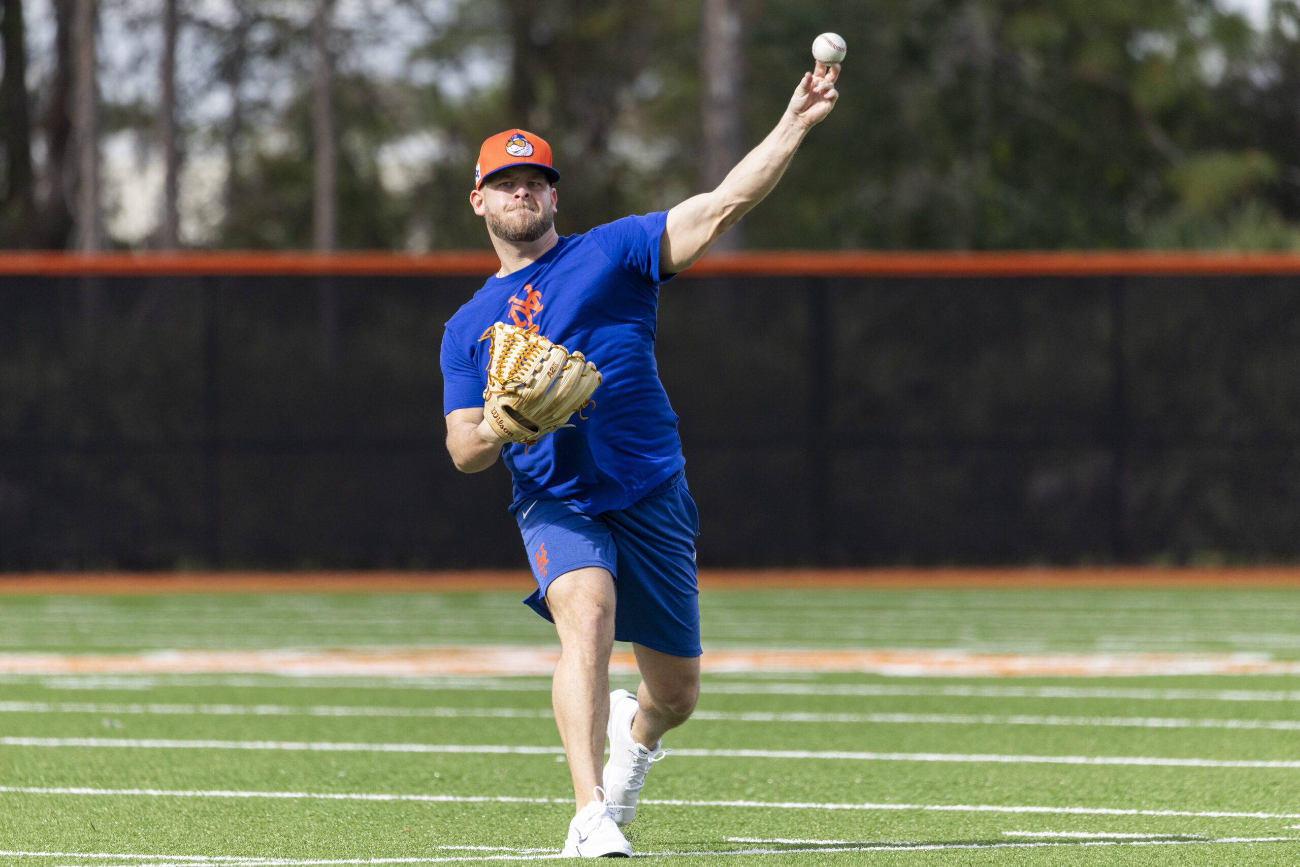 wp content2Fuploads2Fsites2F22F20252F032Fnew york mets pitcher j 98346443 Kduonm scaled